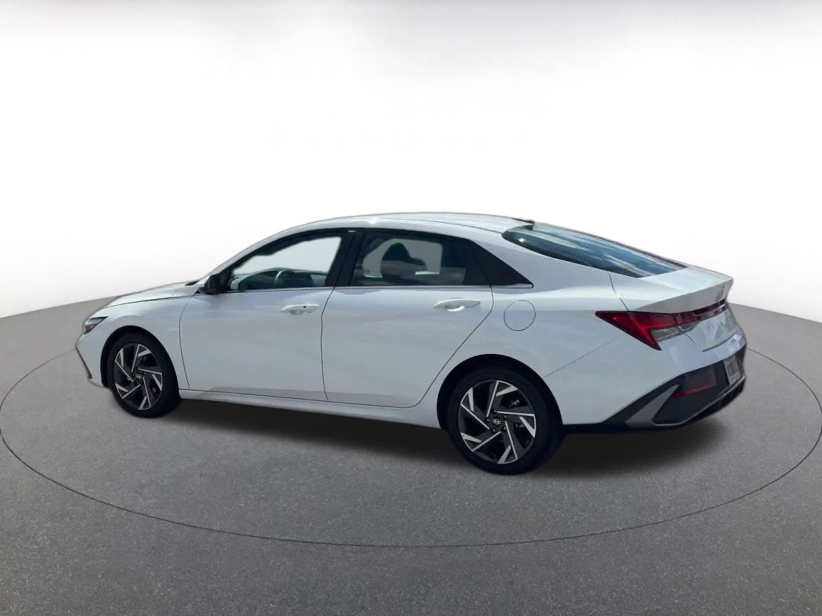 Used 2025 Hyundai Elantra SEL image 10