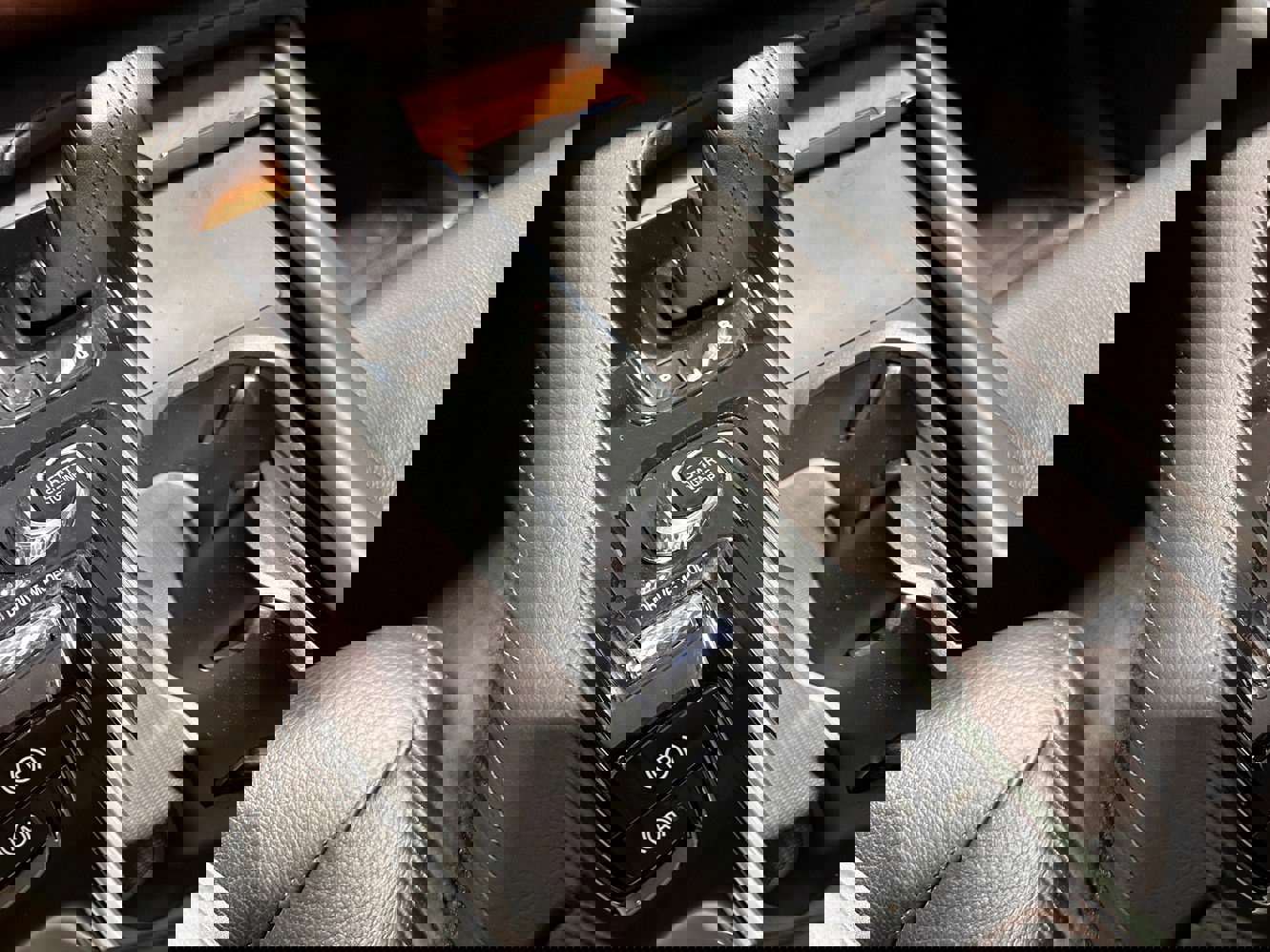 Used 2021 Volvo XC90 T8 Inscription Expression w/ Climate Package image 24