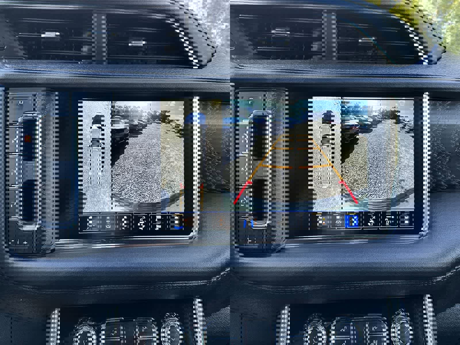 Used 2023 GMC Yukon XL Denali image 22