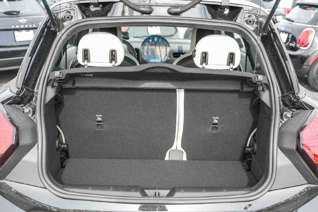 Used 2026 MINI Cooper 2-Door Hardtop FWD image 26