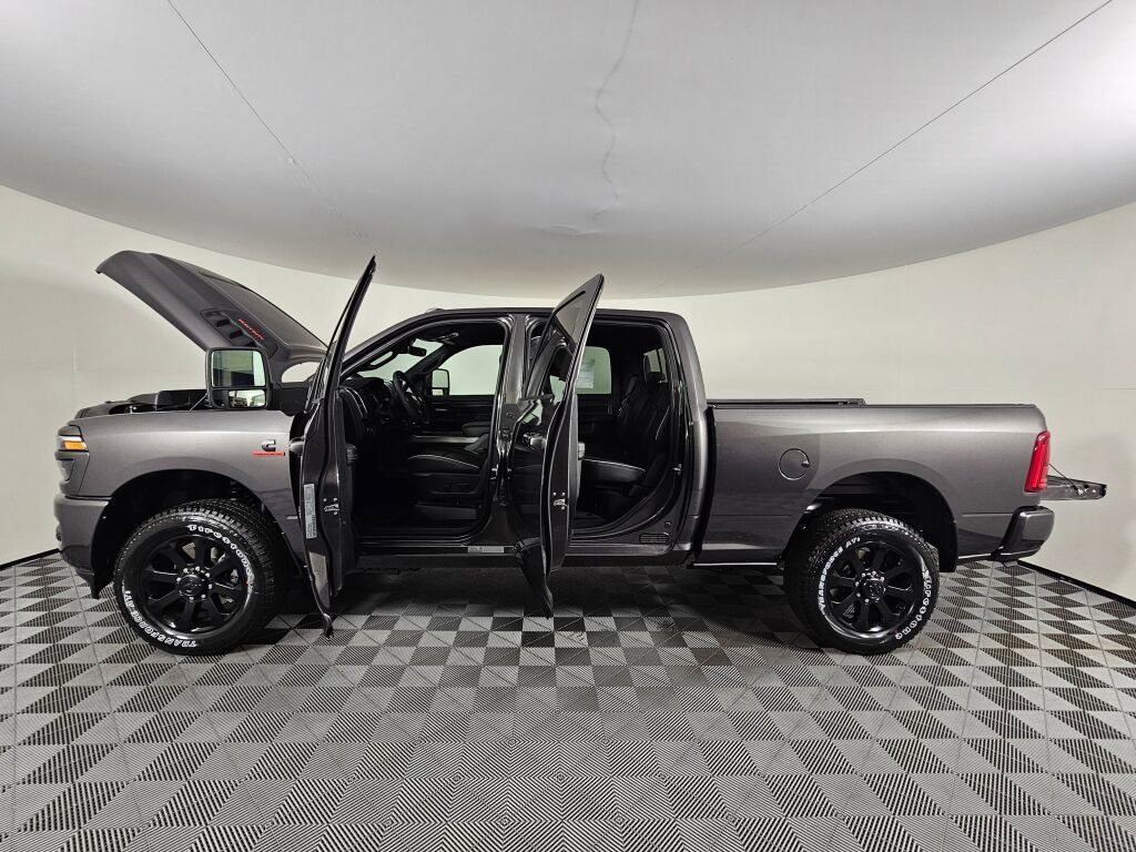 New 2026 RAM 2500 Laramie w/ Night Edition AWD/4WD image 17