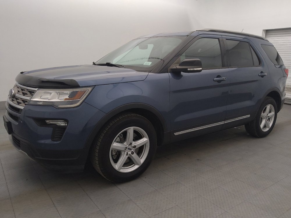Used 2018 Ford Explorer XLT w/ Equipment Group 202A FWD image 2