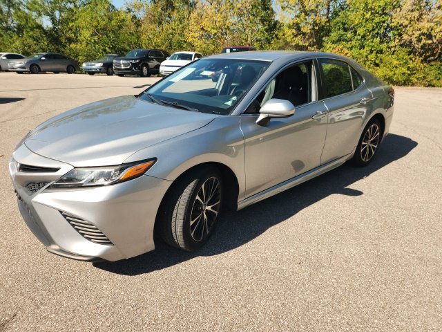 Used 2019 Toyota Camry SE FWD image 1