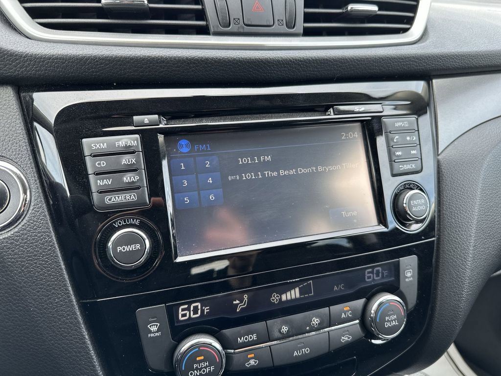 Used 2016 Nissan Rogue SV w/ SV Premium Package image 16