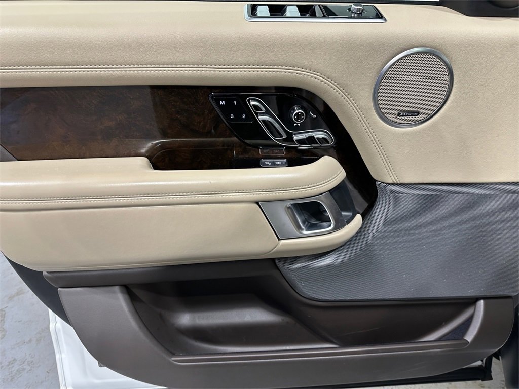 Used 2020 Land Rover Range Rover HSE image 19