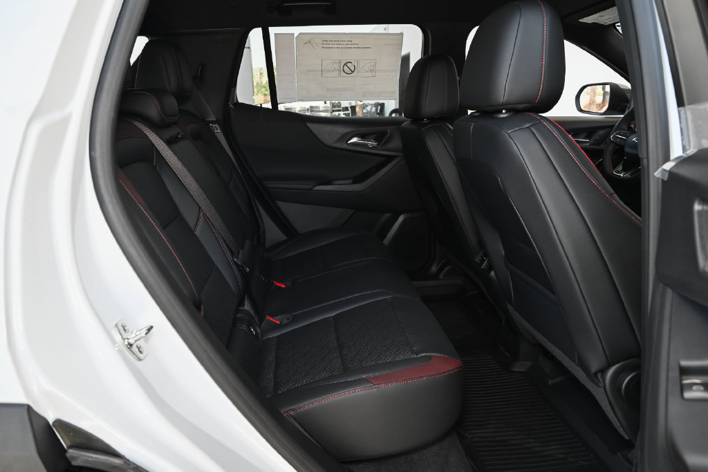New 2026 Chevrolet Equinox RS FWD image 38