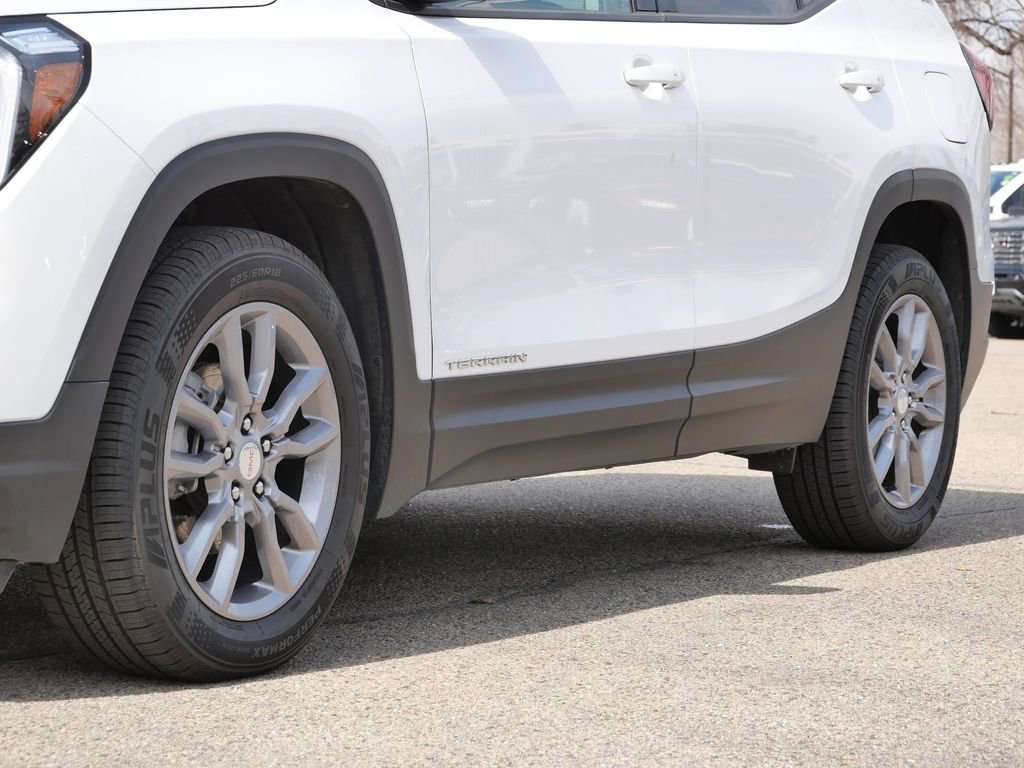 Used 2024 GMC Terrain SLT AWD/4WD image 5