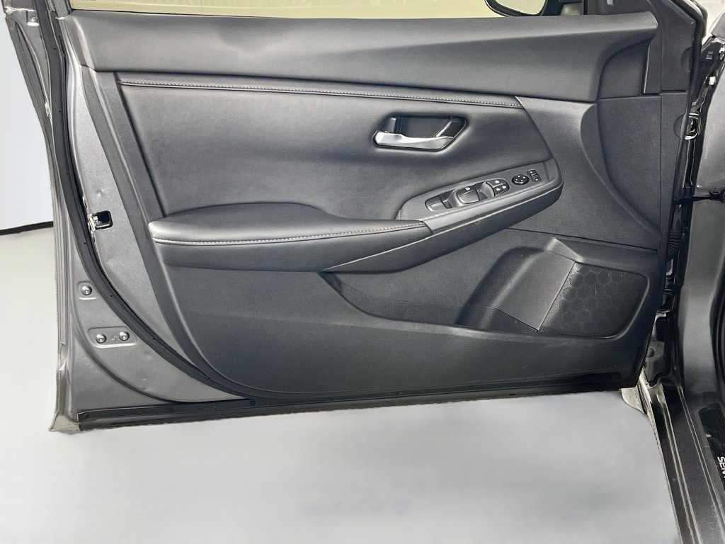 Used 2022 Nissan Sentra SV FWD image 17