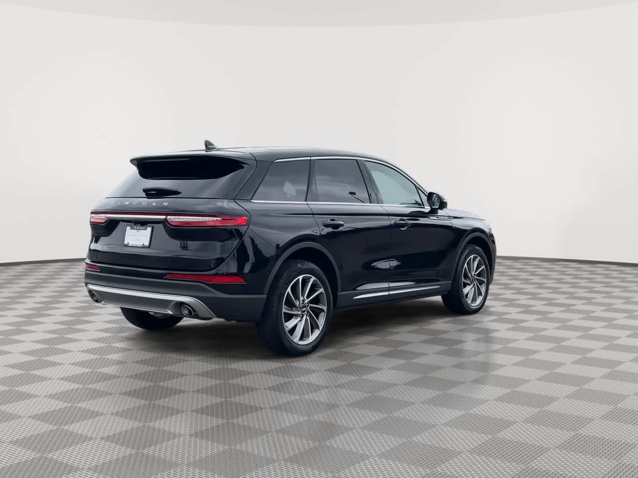 Used 2024 Lincoln Corsair AWD w/ Equipment Group 101A image 8