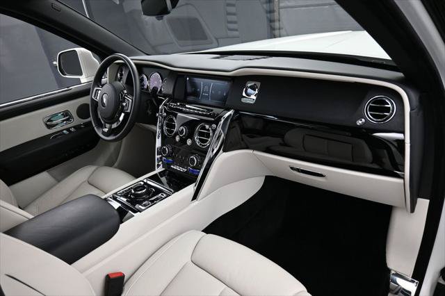 Certified 2022 Rolls-Royce Cullinan w/ Dark Exterior Package AWD/4WD image 33