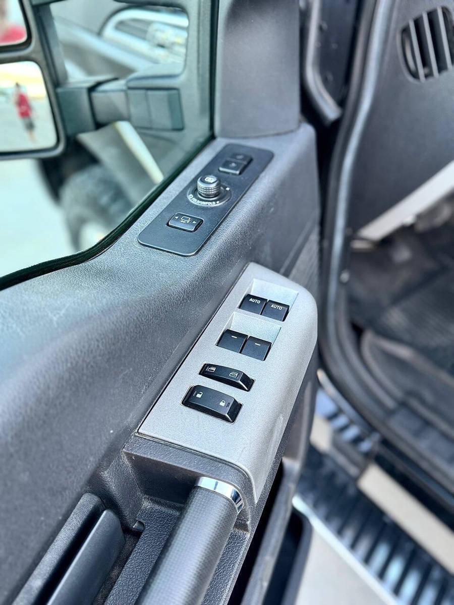 Used 2016 Ford F250 Lariat w/ Lariat Ultimate Package AWD/4WD image 16