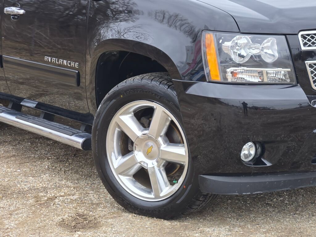 Used 2013 Chevrolet Avalanche LT w/ All-Star Edition image 3