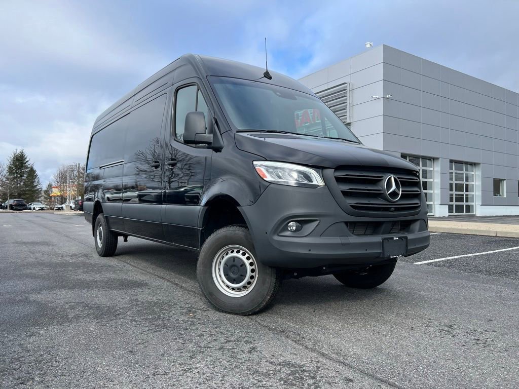 Used 2024 Mercedes-Benz Sprinter 2500 image 2