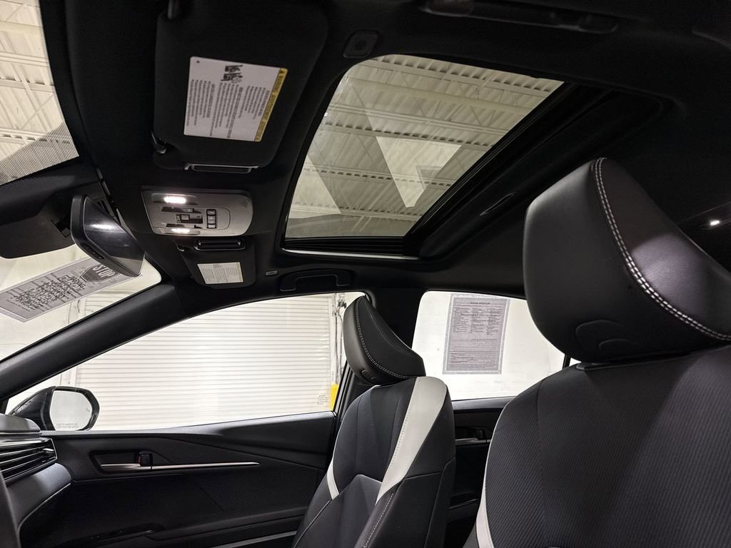 Used 2025 Toyota Camry SE w/ Convenience Package image 19