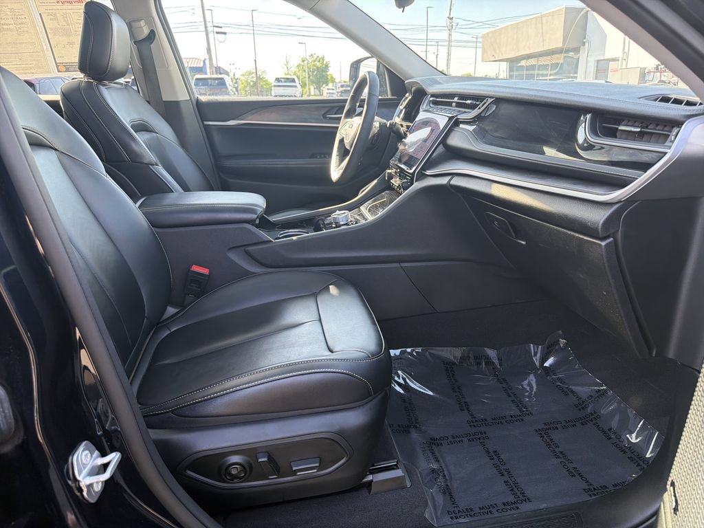 Used 2023 Jeep Grand Cherokee 4WD 4xe image 15