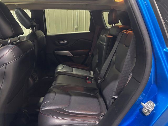 Used 2017 Jeep Cherokee Trailhawk image 21