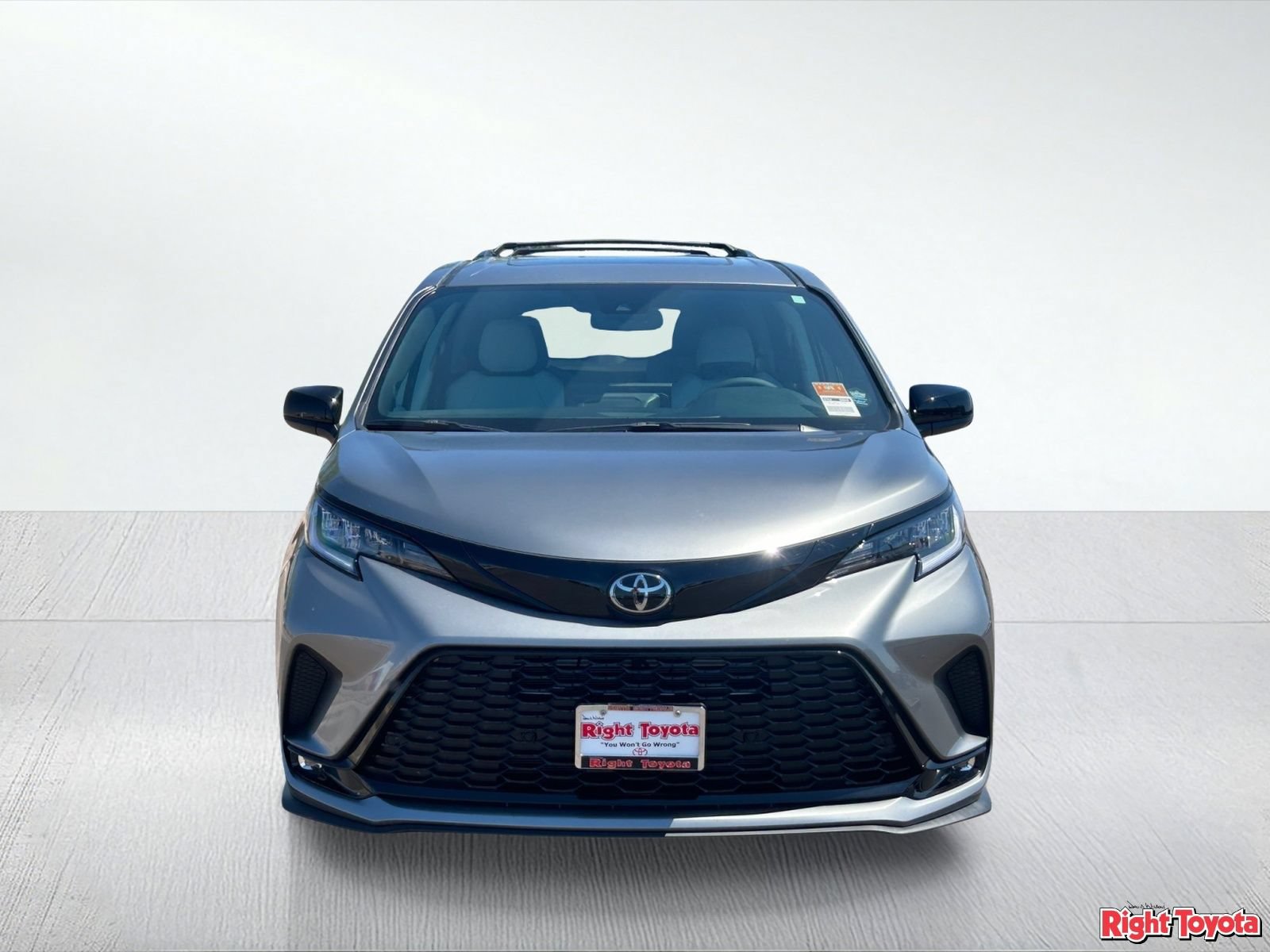 New 2026 Toyota Sienna XSE AWD/4WD image 4