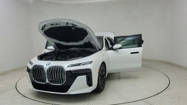Used 2025 BMW 740i xDrive image 72