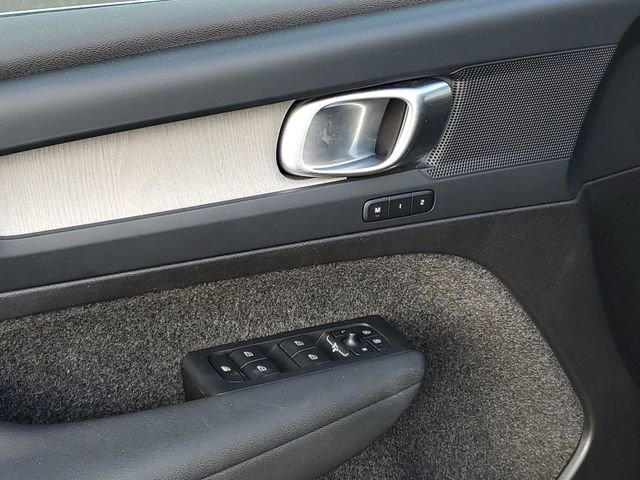 Used 2025 Volvo XC40 B5 Core image 24