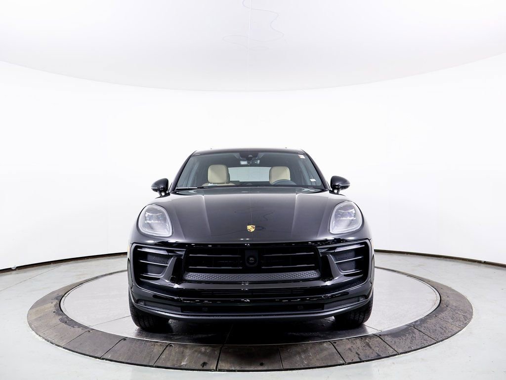 Certified 2025 Porsche Macan image 26