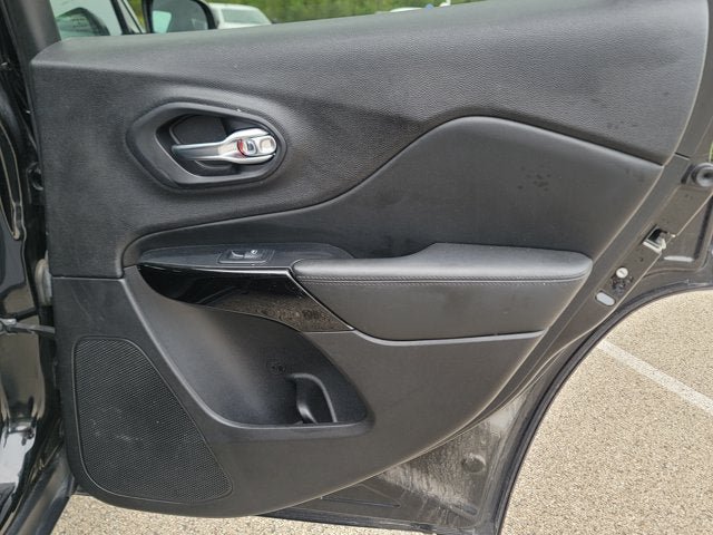 Used 2019 Jeep Cherokee Latitude Plus AWD/4WD image 10
