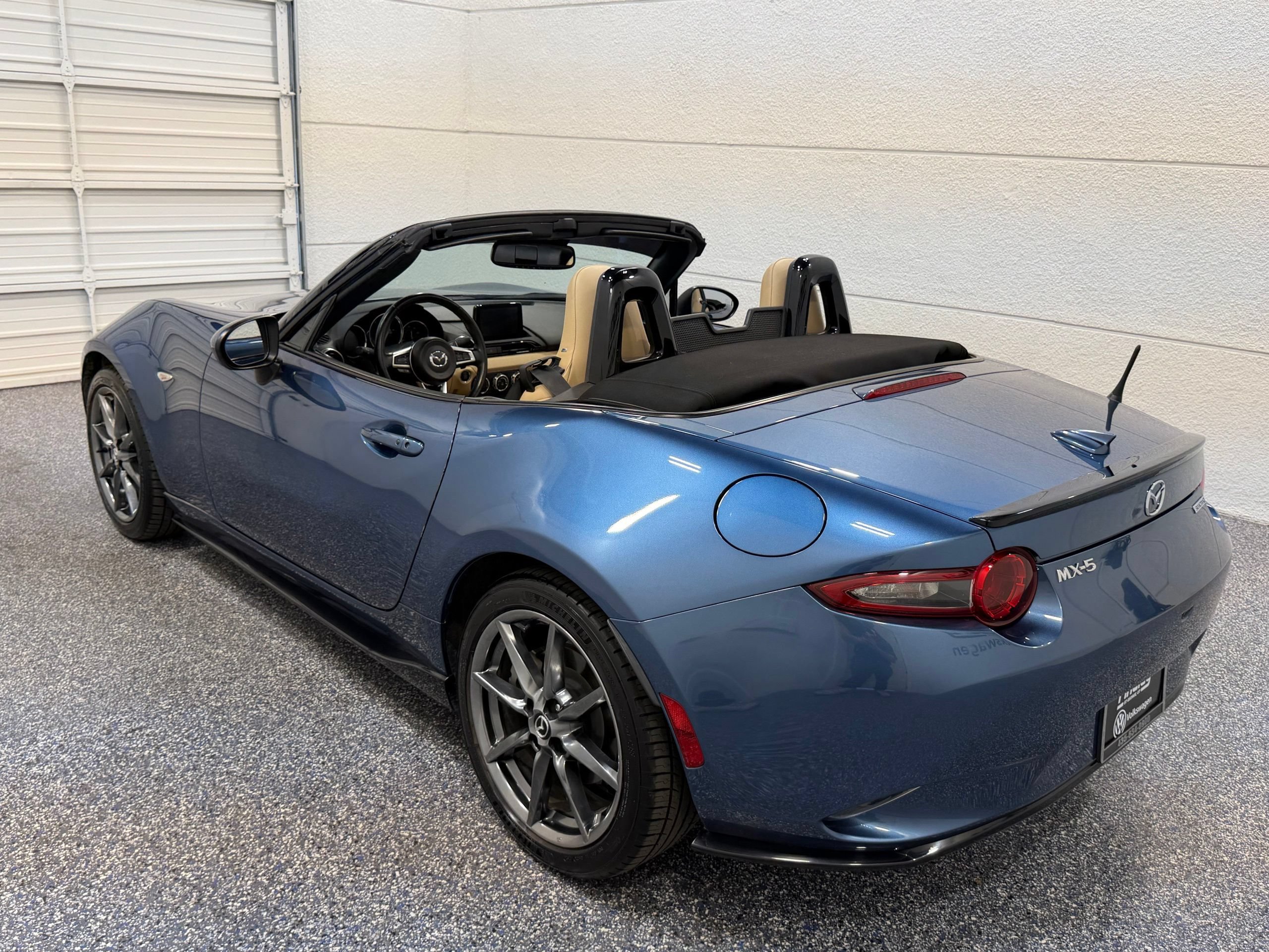 Used 2020 MAZDA MX-5 Miata Grand Touring w/ Appearance Package RWD image 38