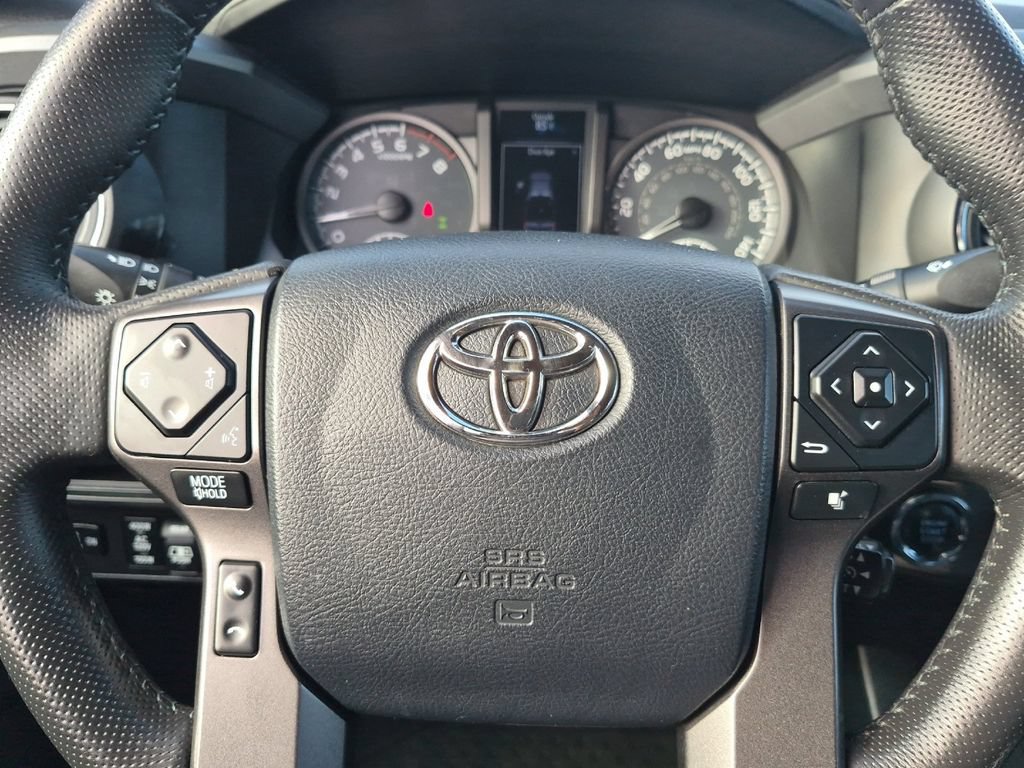 Used 2017 Toyota Tacoma TRD Off-Road w/ Premium & Technology Package AWD/4WD image 23
