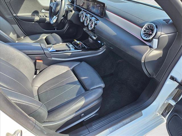 Used 2025 Mercedes-Benz CLA 250 image 21