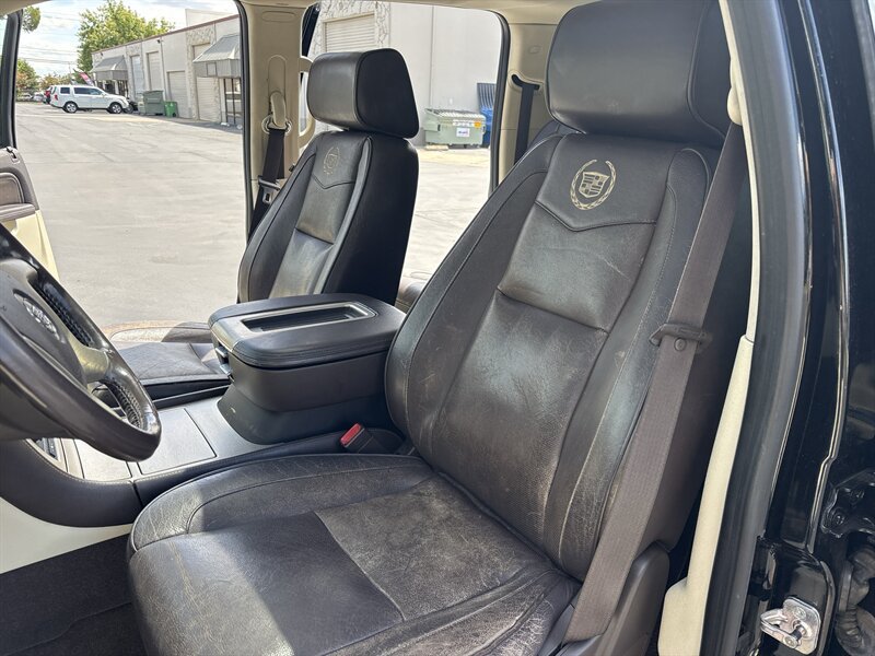 Used 2011 Cadillac Escalade ESV Platinum AWD/4WD image 21