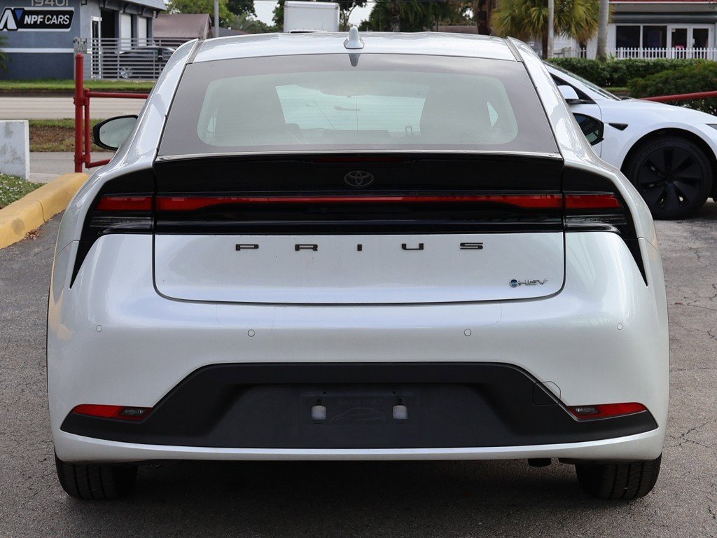 Used 2024 Toyota Prius LE image 10