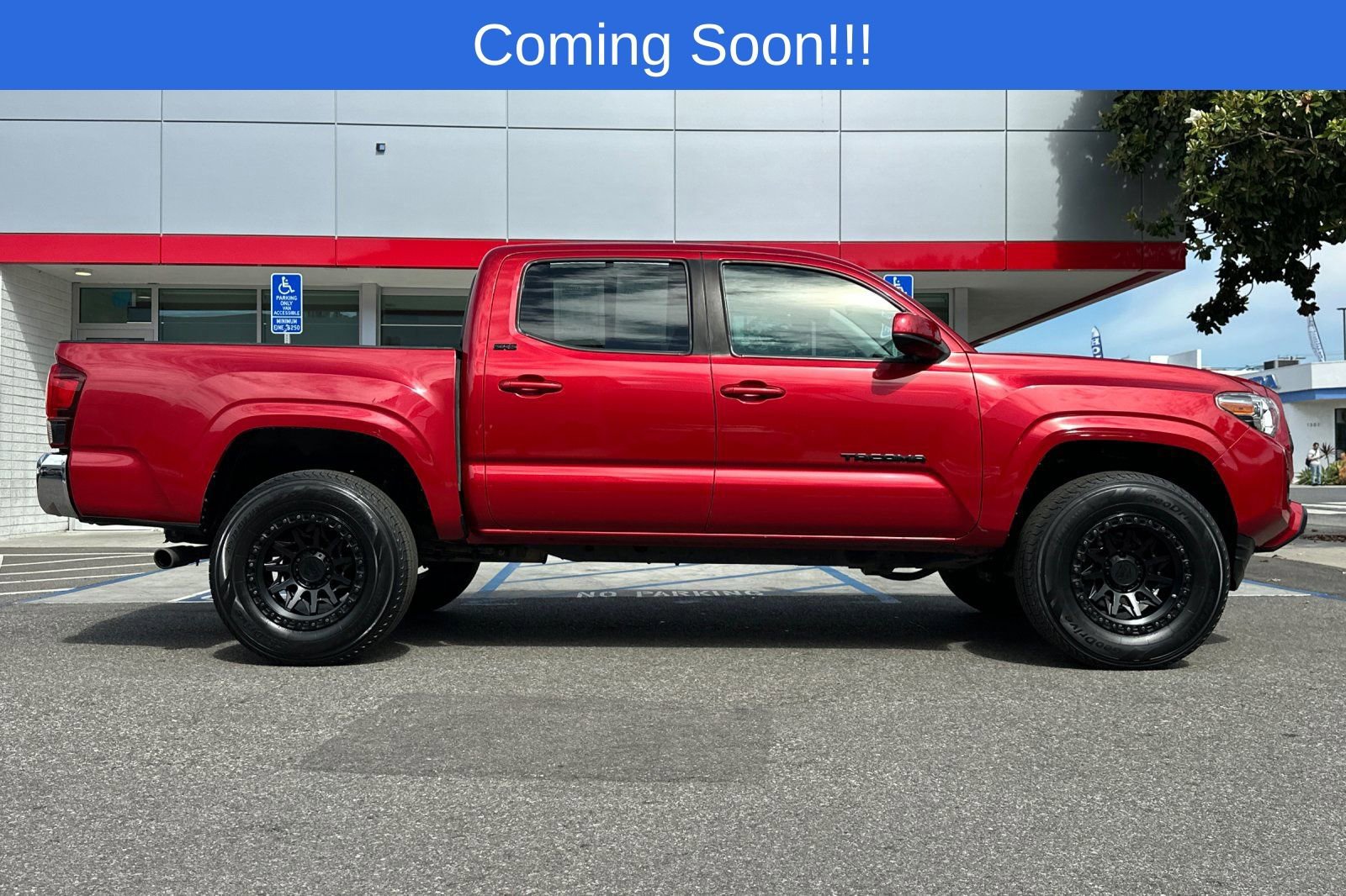 Used 2021 Toyota Tacoma SR5 w/ Blackout Package (TMS) image 3