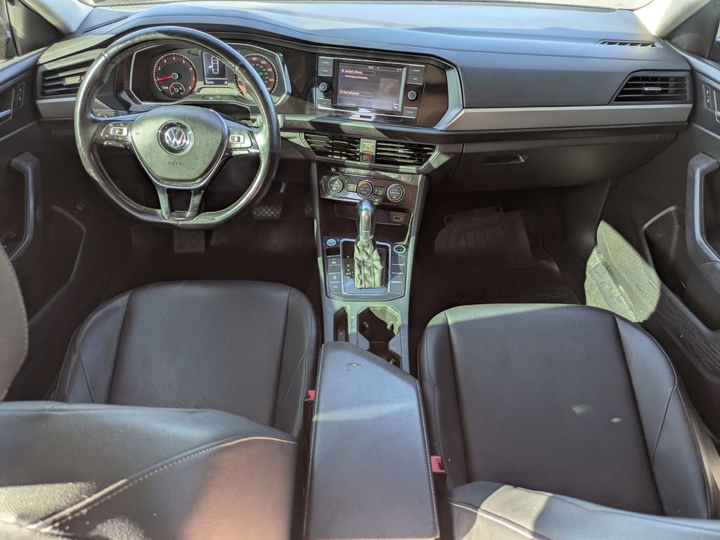 Used 2019 Volkswagen Jetta SE image 2