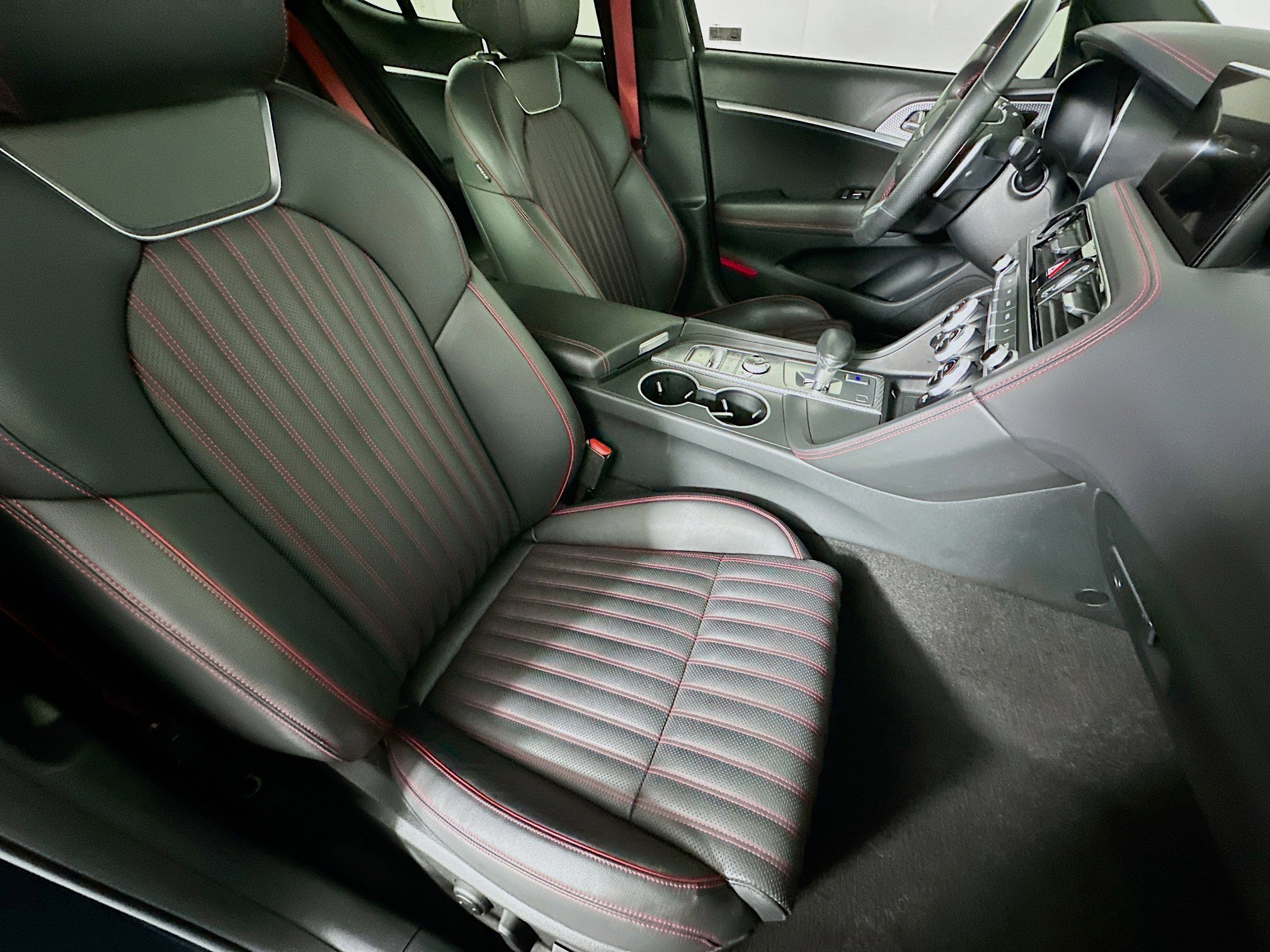 Used 2023 Genesis G70 2.0T w/ Sport Prestige Package image 33