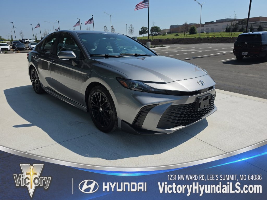 Used 2025 Toyota Camry SE FWD image 8