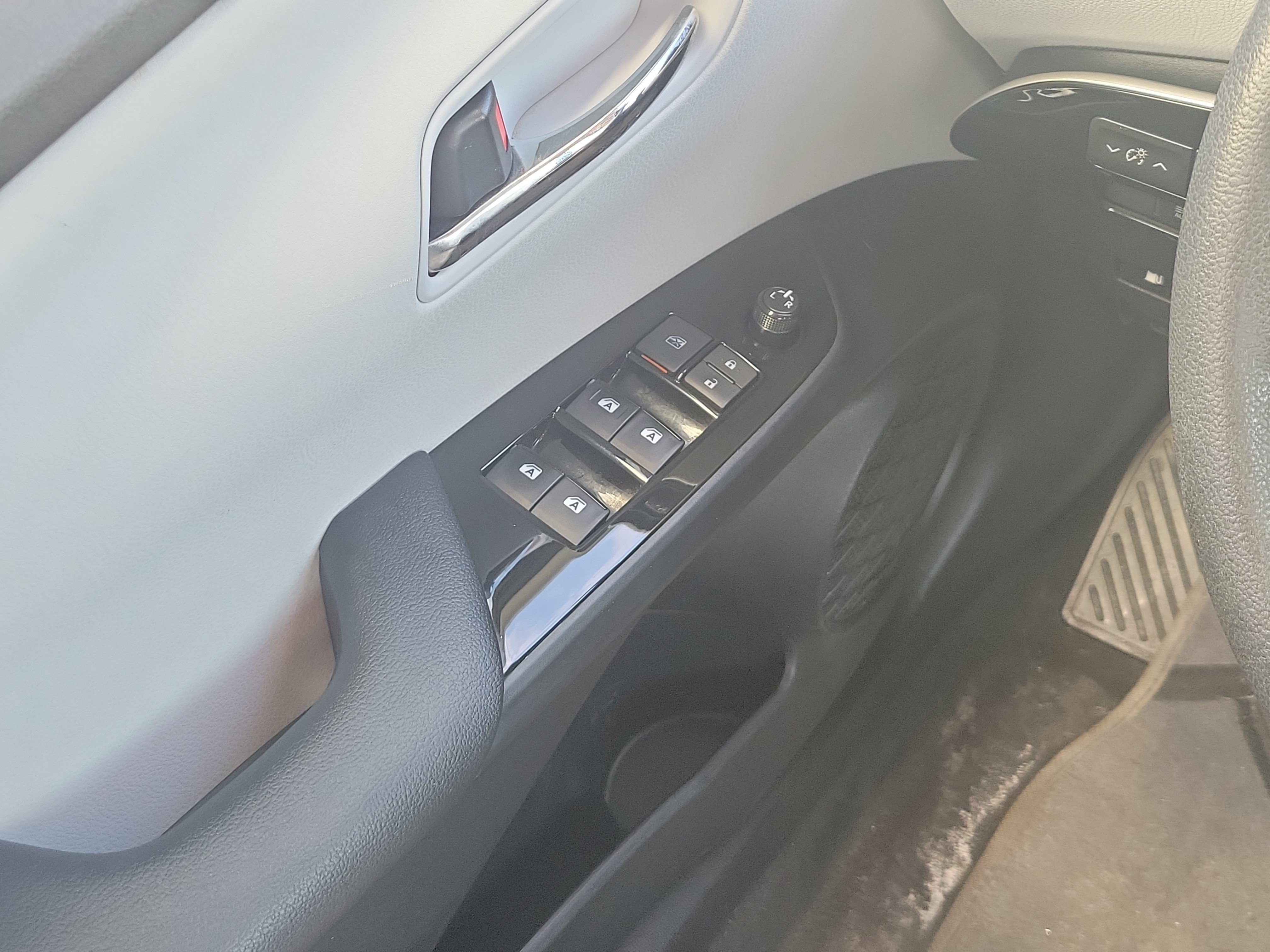 Used 2017 Toyota Prius Two w/ Prius Two Safety Plus Package FWD image 20