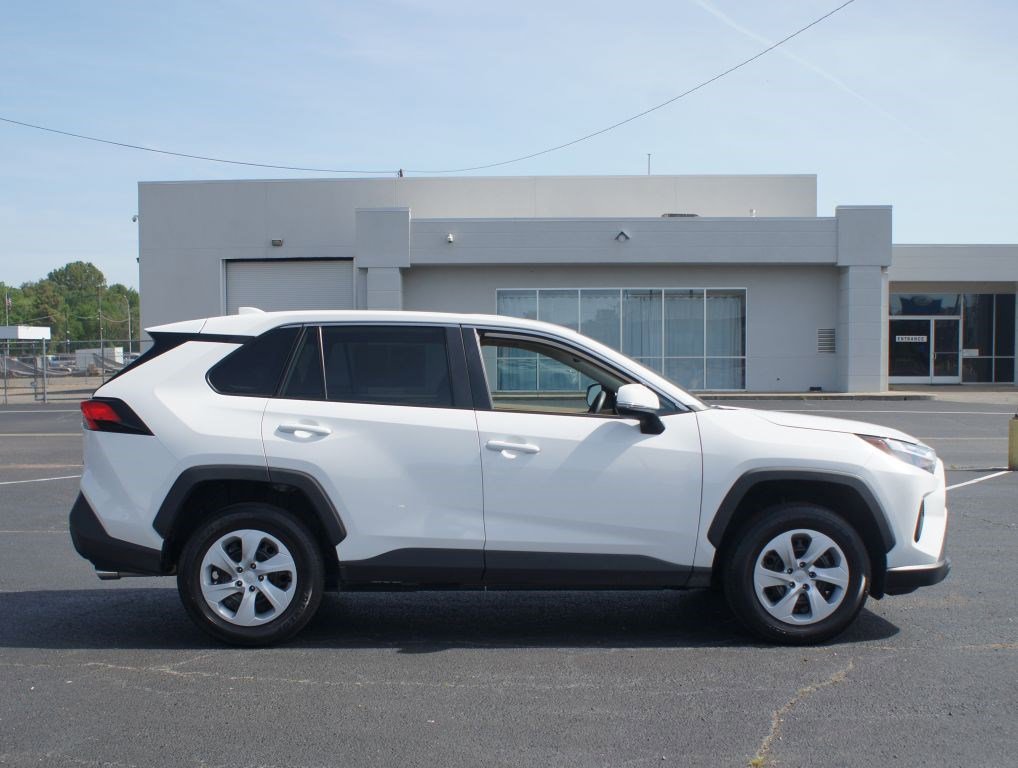 Used 2025 Toyota RAV4 LE FWD image 17