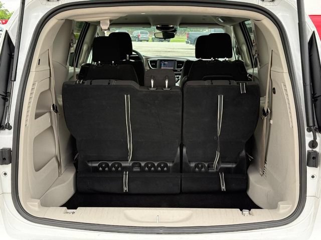 Used 2024 Chrysler Voyager LX FWD image 6