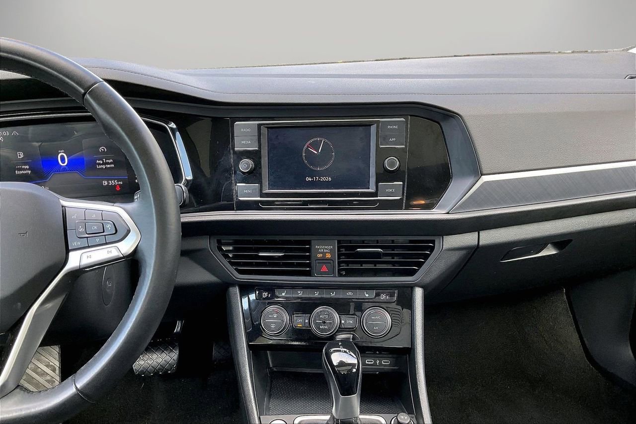 Used 2024 Volkswagen Jetta SE image 13