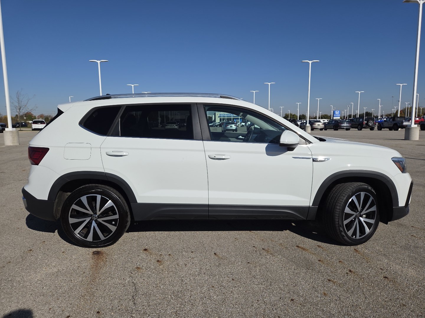 Used 2022 Volkswagen Taos SE FWD image 18