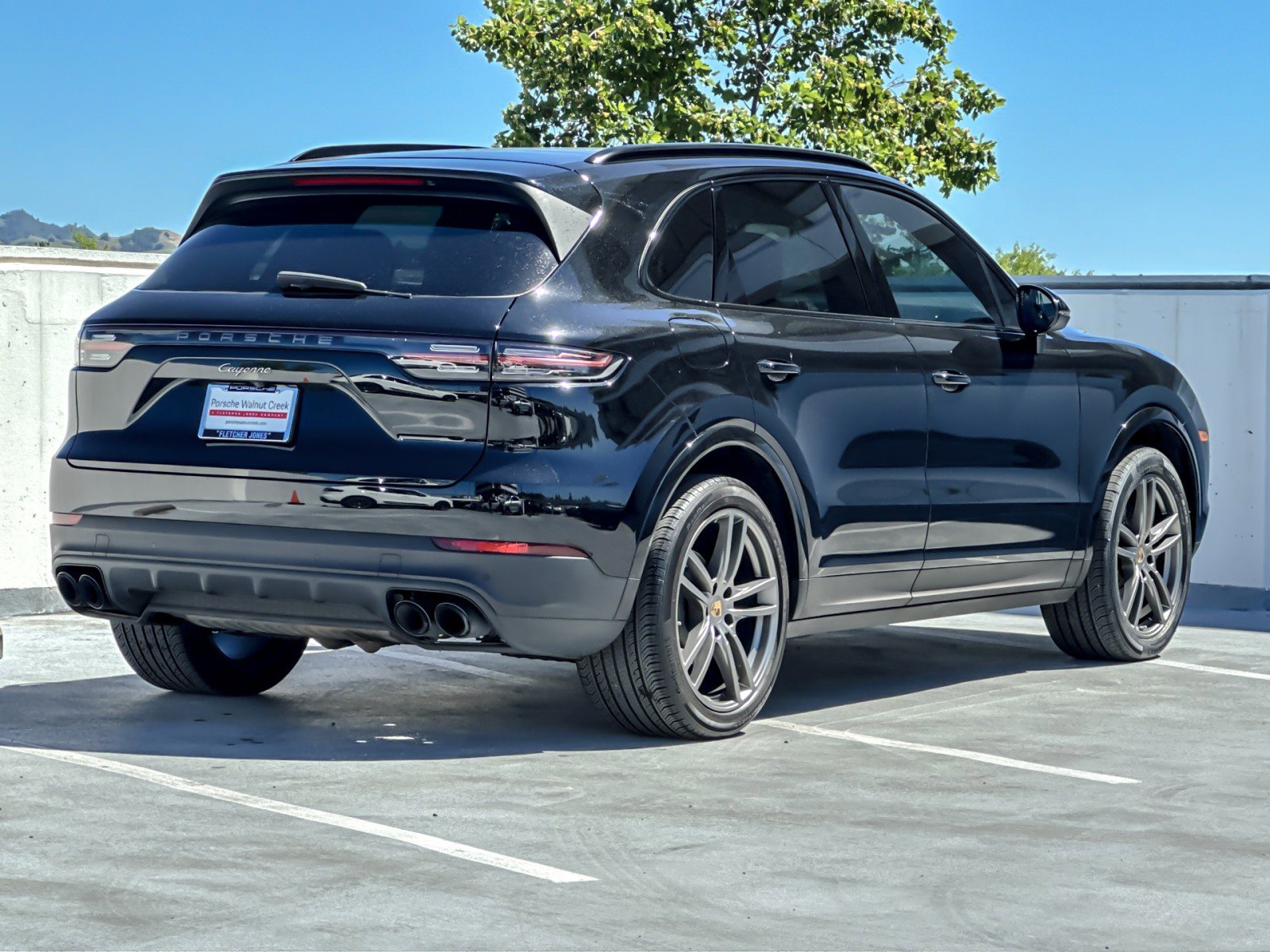 Certified 2022 Porsche Cayenne Platinum Edition image 8