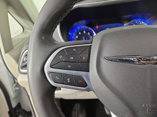 Used 2023 Chrysler Pacifica Touring-L image 23
