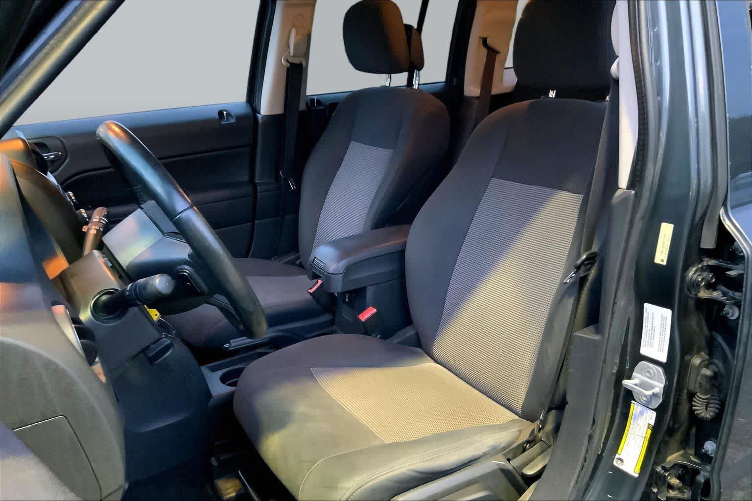 Used 2011 Jeep Patriot Latitude AWD/4WD image 7