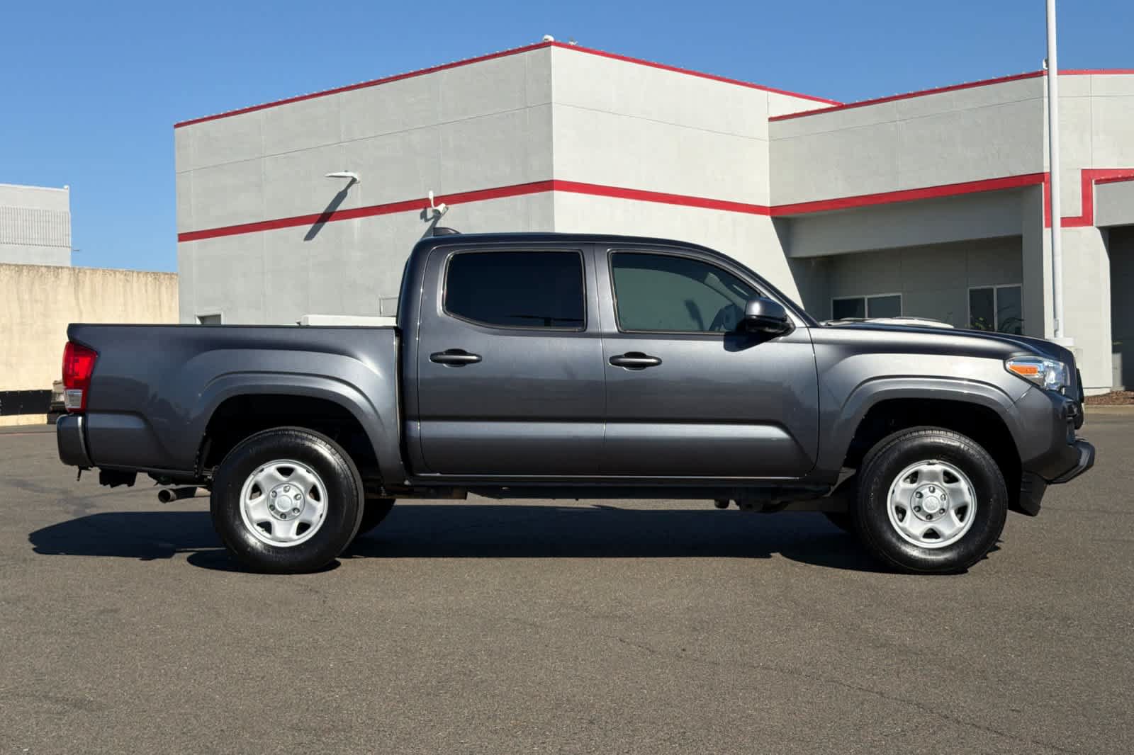 Used 2022 Toyota Tacoma SR AWD/4WD image 6