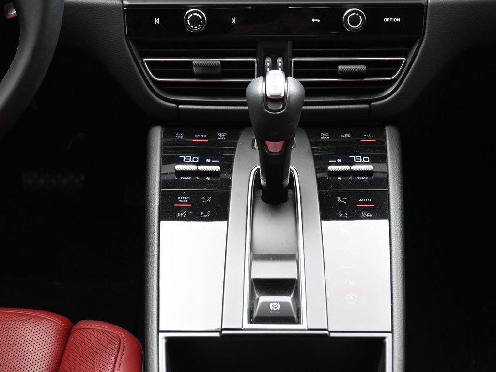 Certified 2023 Porsche Macan image 22