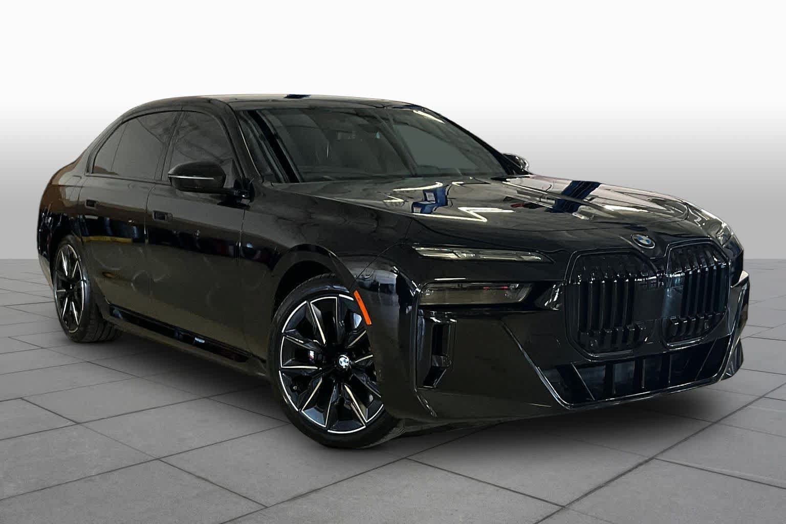 Used 2024 BMW i7 xDrive60 w/ Executive Package AWD/4WD image 2