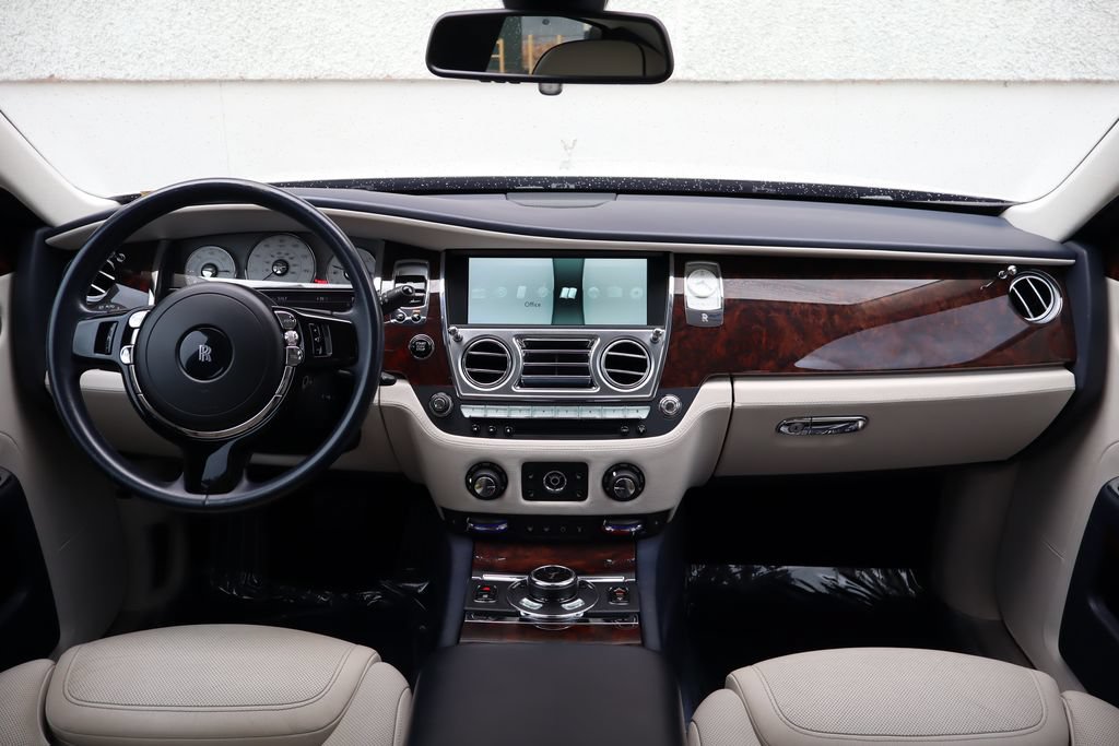 Used 2016 Rolls-Royce Ghost RWD image 4