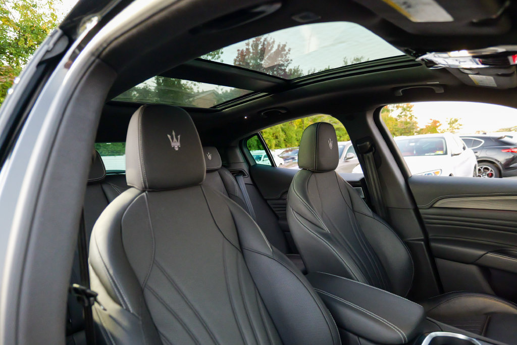 Used 2023 Maserati Grecale Modena AWD/4WD image 38