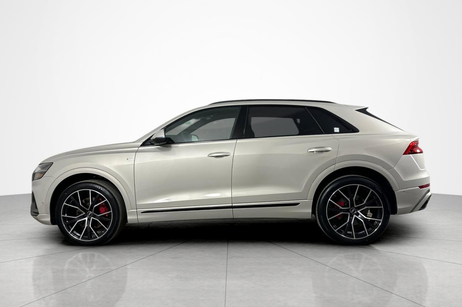 Used 2023 Audi Q8 Premium Plus w/ Premium Plus Package AWD/4WD image 2