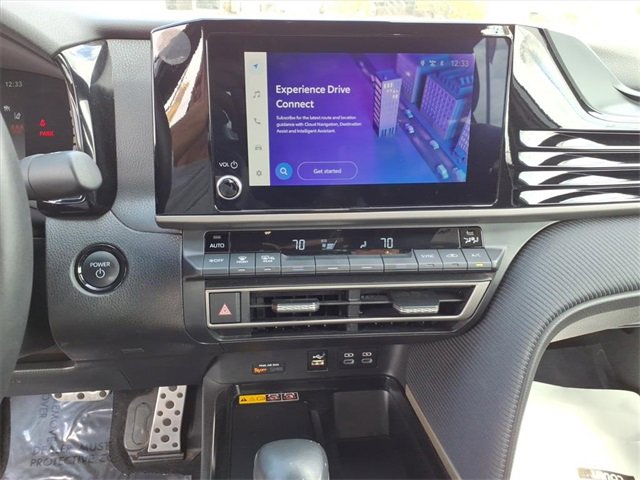 Used 2025 Toyota Camry SE image 15