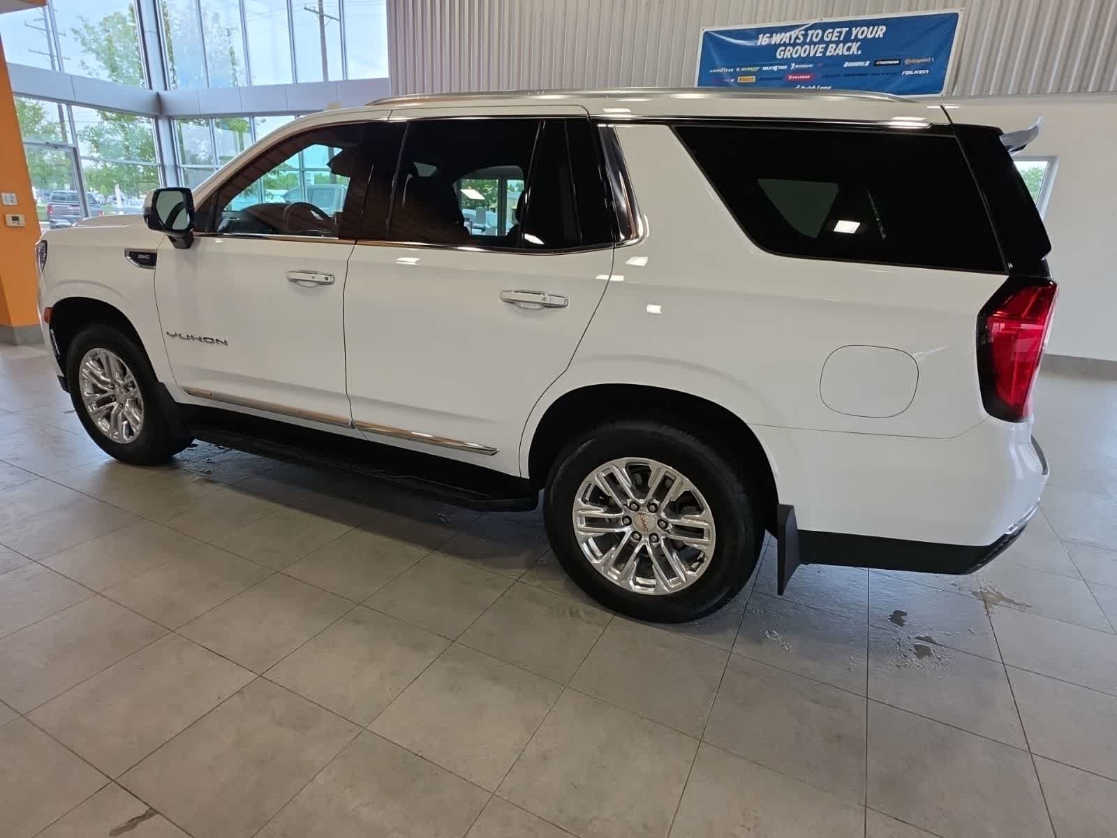 Used 2024 GMC Yukon SLT w/ SLT Premium Package AWD/4WD image 15